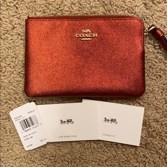 NWT (2) Brand new never used coach wristlet and a like new wristlet BOTH BAGS - Picture 7 of 8